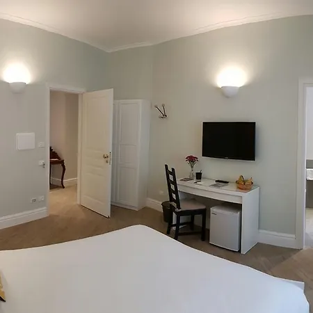 Roman Suite Guest House Bed & Breakfast
